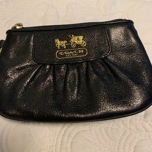 Wristlet pouch